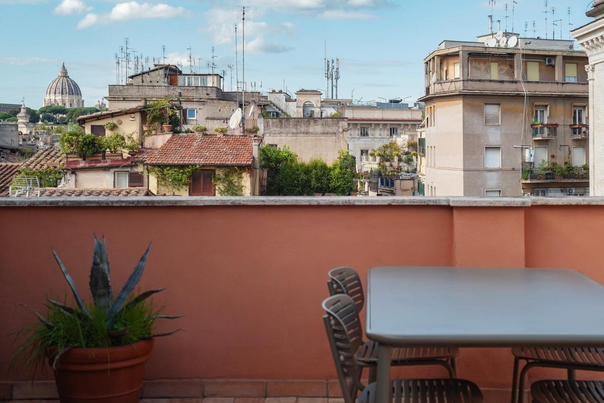 Apartment With Terrace In Via Del Pellegrino - FromhometoŘím Exteriér fotografie
