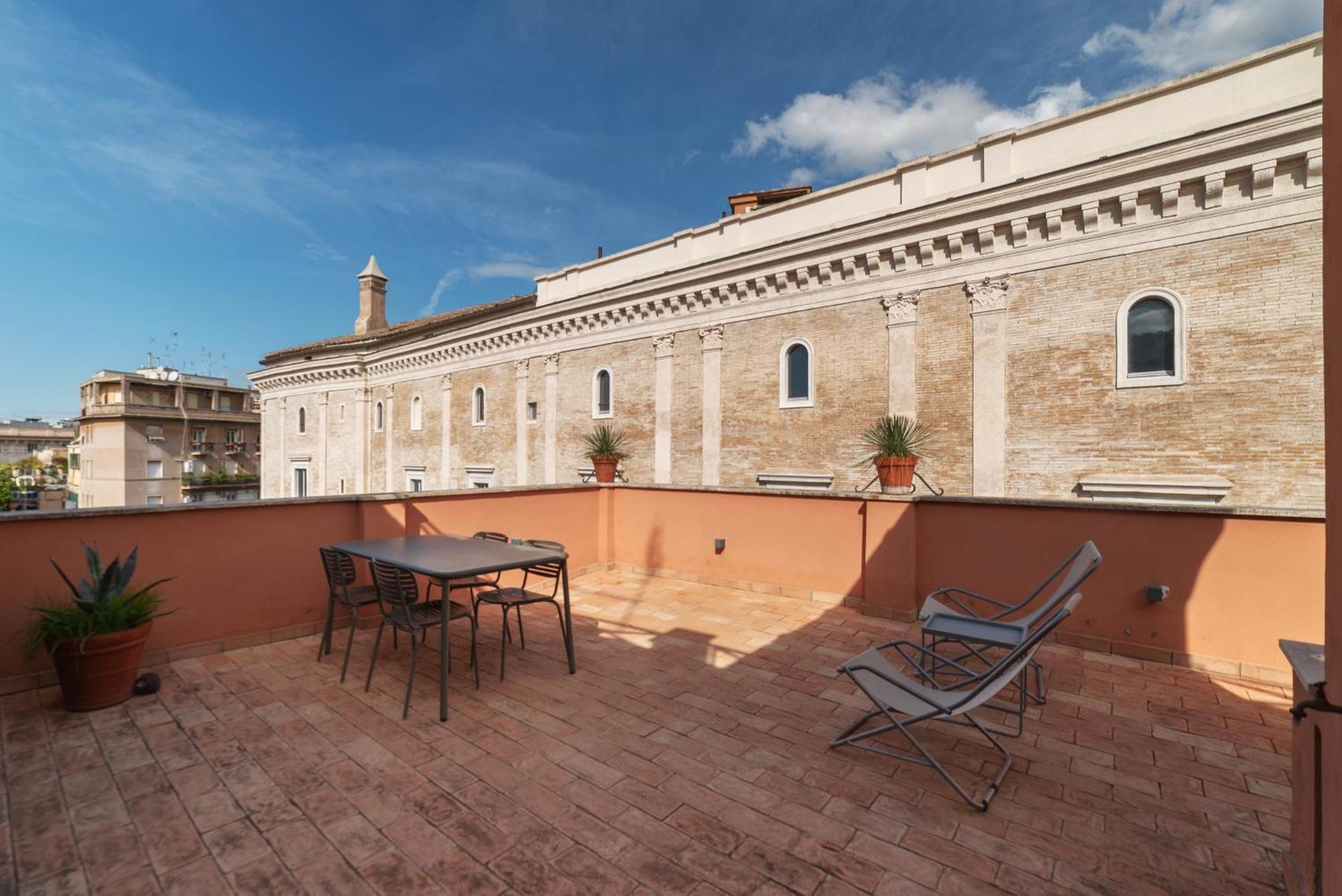 Apartment With Terrace In Via Del Pellegrino - FromhometoŘím Exteriér fotografie
