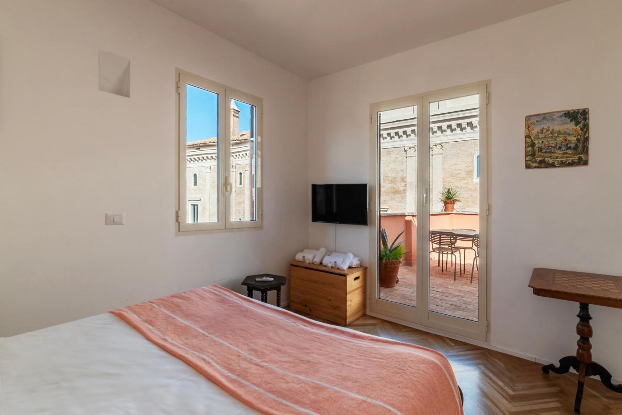 Apartment With Terrace In Via Del Pellegrino - FromhometoŘím Exteriér fotografie